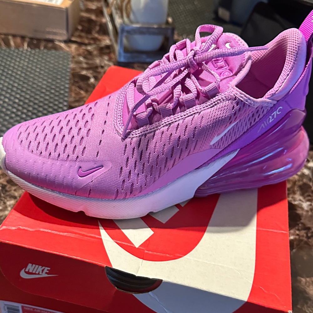 Nike Women's Air Max 270 Fuchsia Sneakers